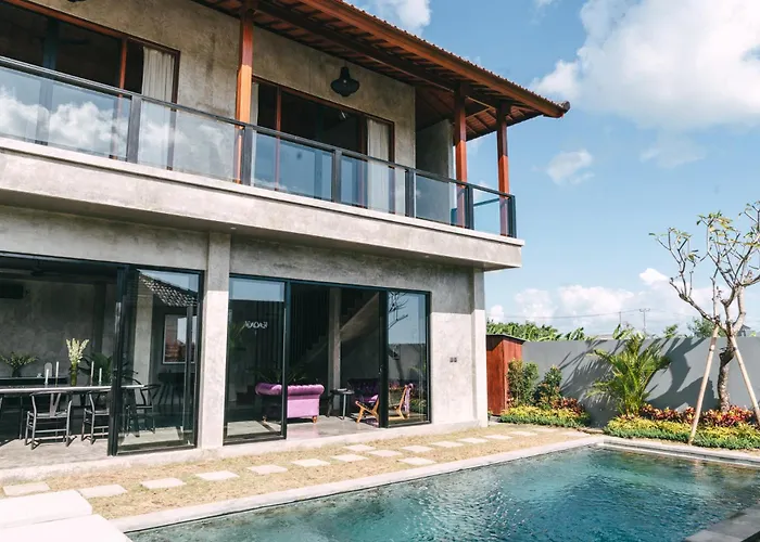 Chic Designer Villas - Steps From Lima Beach